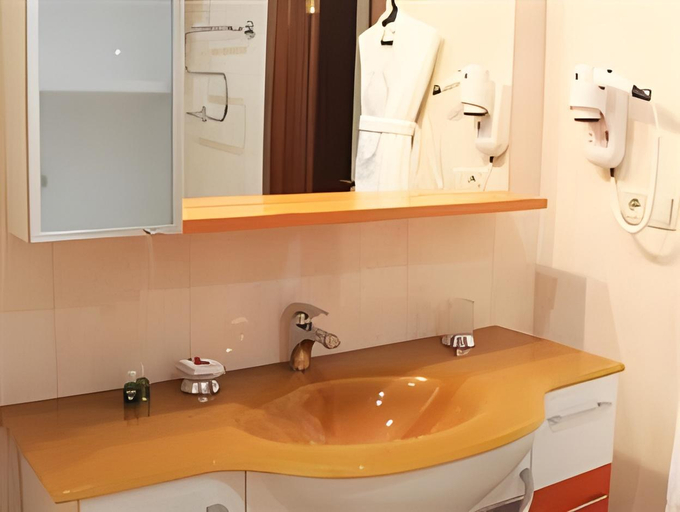 Bathroom 4, Ganjali Plaza Hotel, Baku