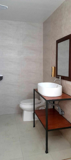 Bathroom 5, Liturs Travel Services homestay Rent a Car - Singcang, Bacolod City