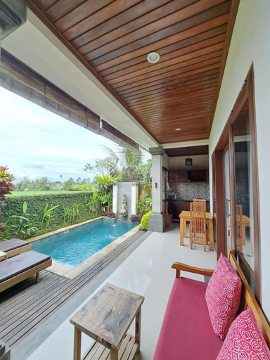 Swimming Pool 13