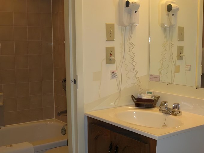 Bathroom 4, Saint Andrews Inn & Suites, Charlotte