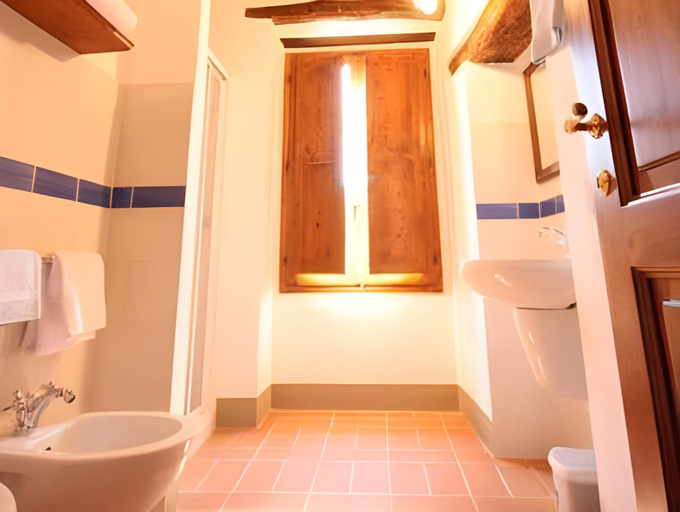 Bathroom 3, Borgo Bottaia, Florence