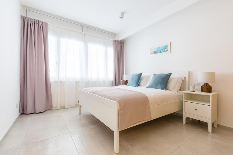 Bedroom 2, Starhost - MAZZINI APARTMENTS, a stone's throw from the seafront, shopping boulevard, pier and stati, Salerno