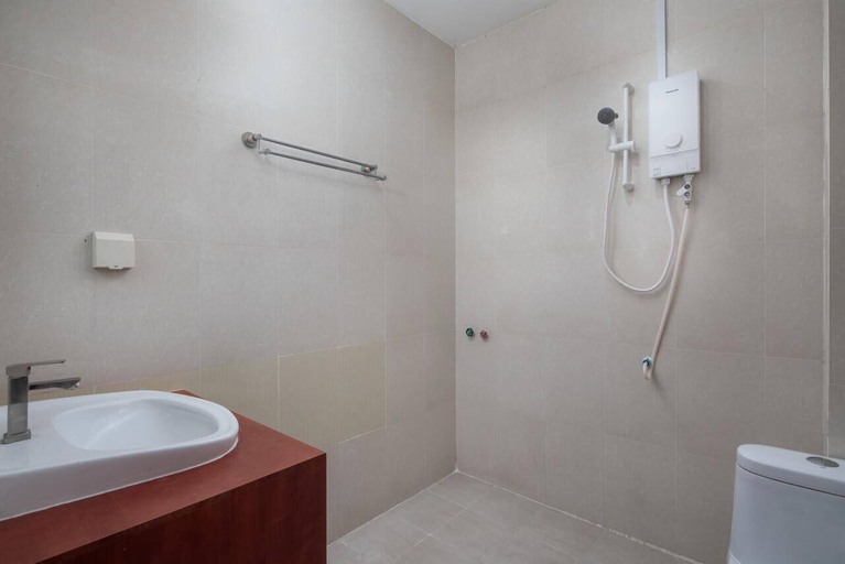 Bathroom 3, Amara Palace, Phnom Penh