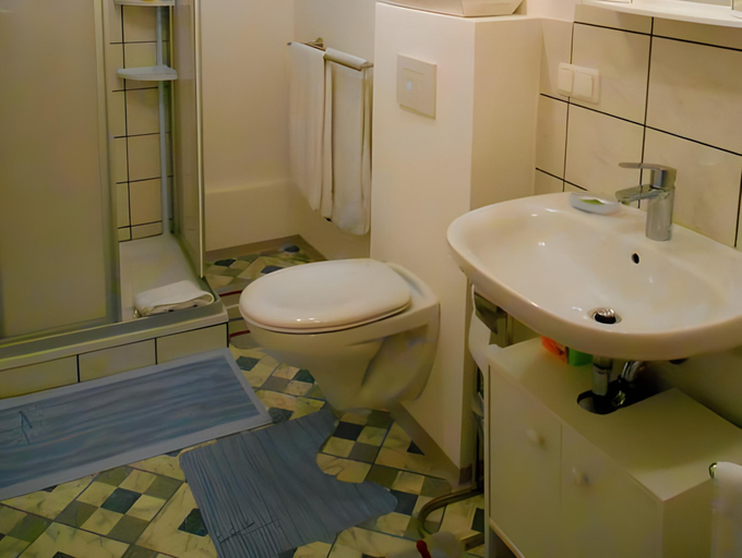 Bathroom 2, Zehnthof, Schweinfurt