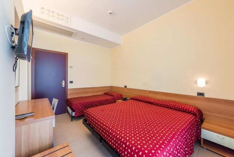 Bedroom 2, Hotel Flamingo, Rimini