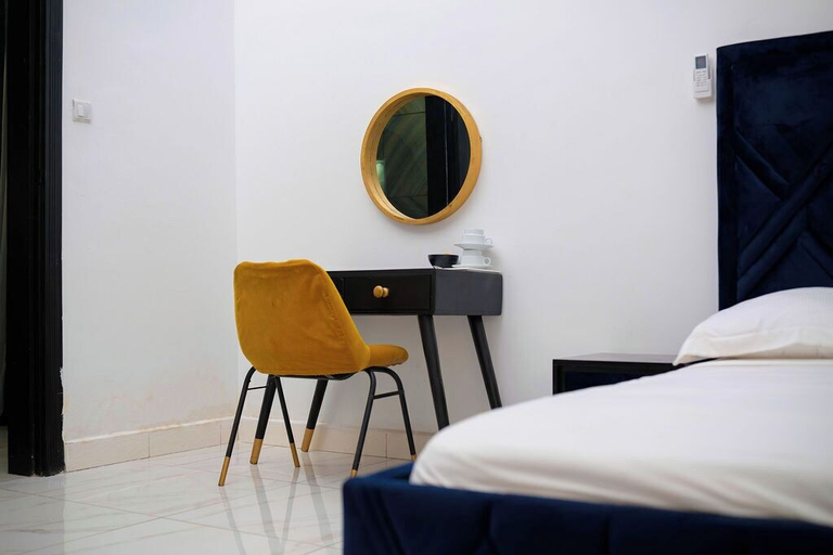 Bedroom 2, Les Jardins de René - Miracle, Mfoundi