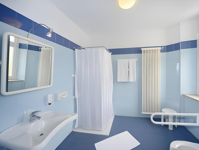 Bathroom 4, Hotel Kolping, Bolzano
