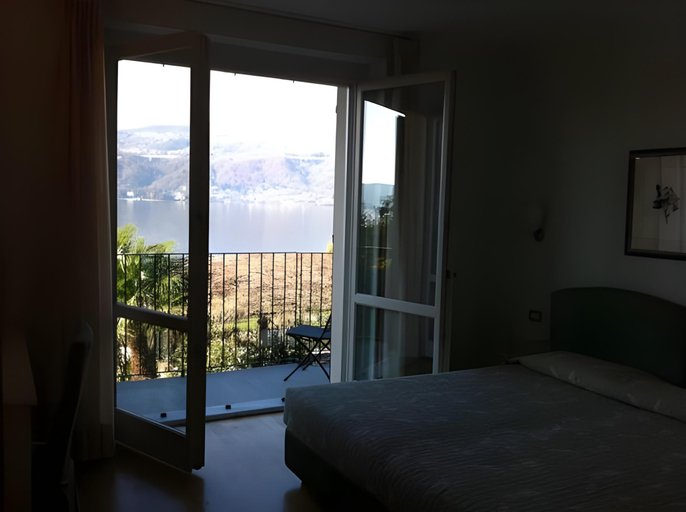 Bedroom 3, Hotel Belvedere Ranco, Varese