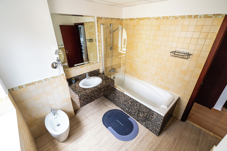 Bathroom 5, YouSleep Hostel, Dubai