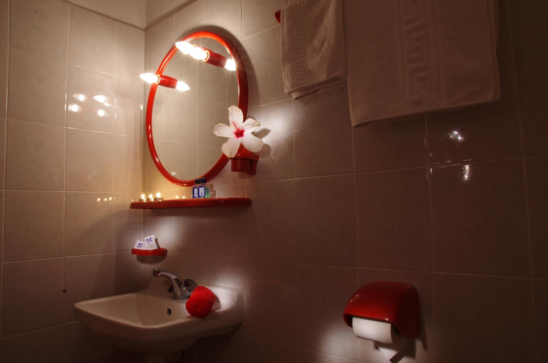 Bathroom, Effie, South Aegean
