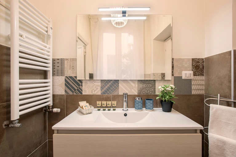 Bathroom 3, Nettuno Apartment, Rome