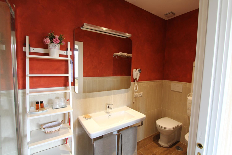 Bathroom, Area Sacra Relais, Rome