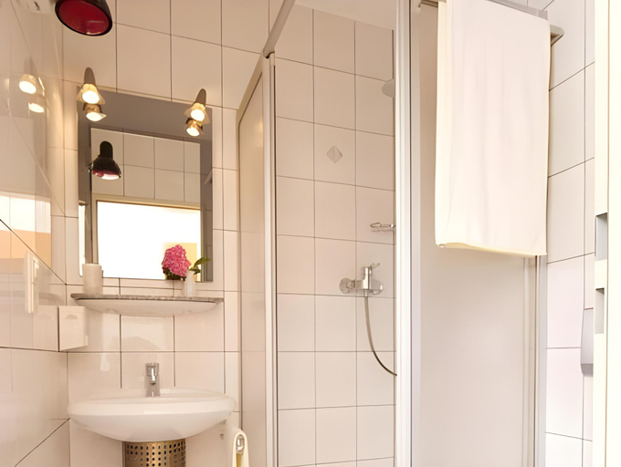 Bathroom 5, Hotel Reinhardtshof Garni, Esslingen