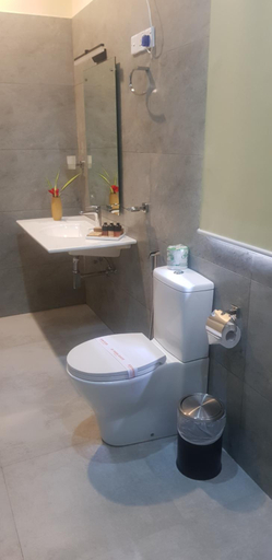 Bathroom 3, Ella Planters Bungalow, Hali-Ela