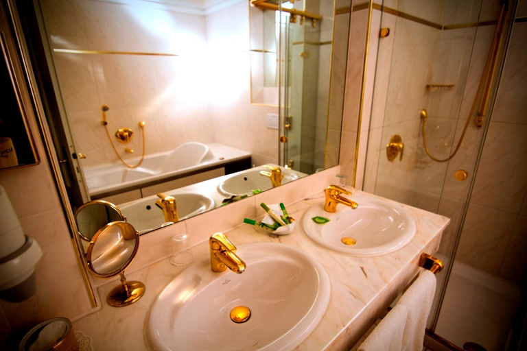 Bathroom 10