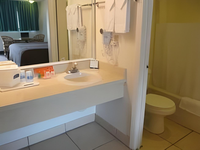 Bathroom 4, Rodeway Inn Apopka South, Orange