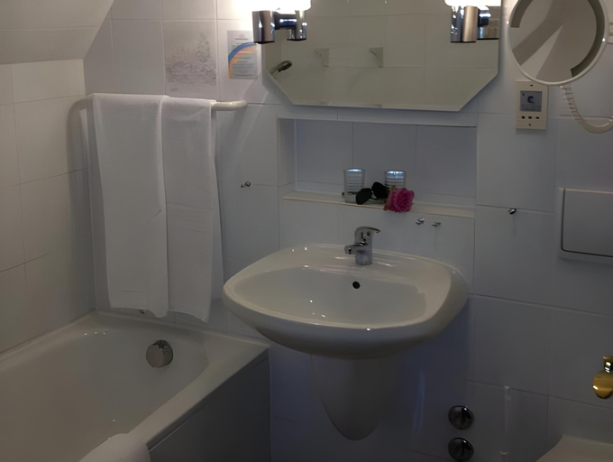 Bathroom 4, Romantica Hotel Blauer Hecht, Ansbach
