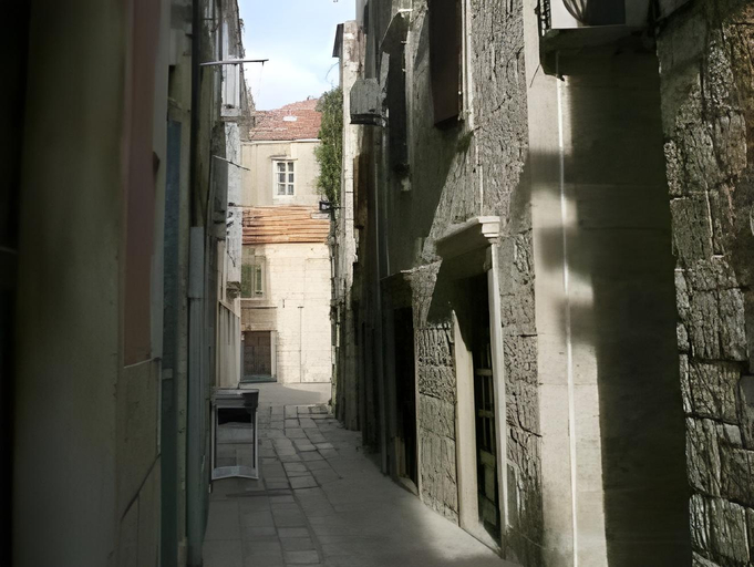 Others 5, Apartments & Rooms As, Vis