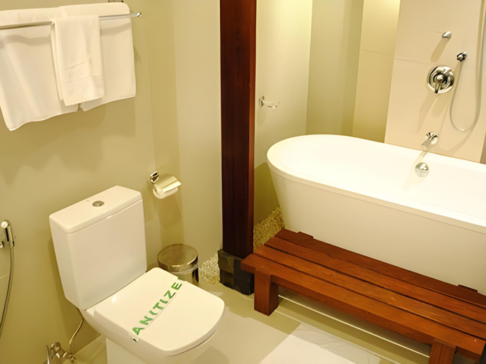 Bathroom, People's Hotel, Iloilo City