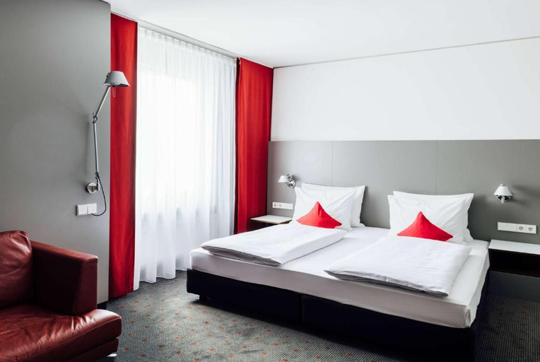 Bedroom 2, Vienna House Easy by Wyndham Stuttgart, Stuttgart