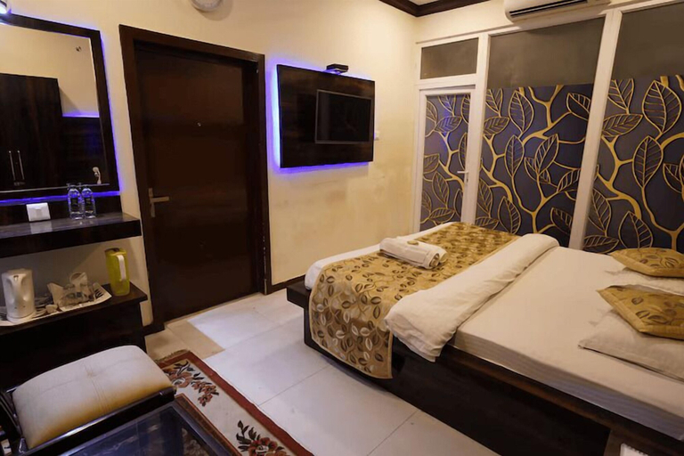 Bedroom 2, Temptation Ultimate, Kaushambi