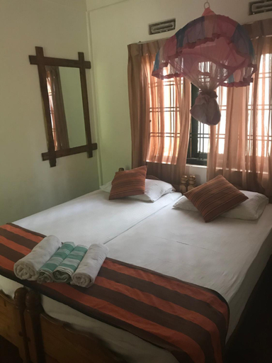 Bedroom 4, Sujatha Tourist Rest, Dambulla