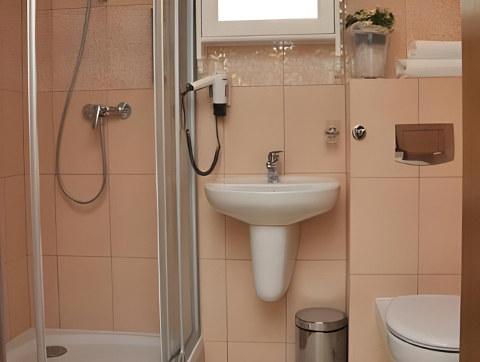 Bathroom 4, Hotel Alpejski, Kłodzko
