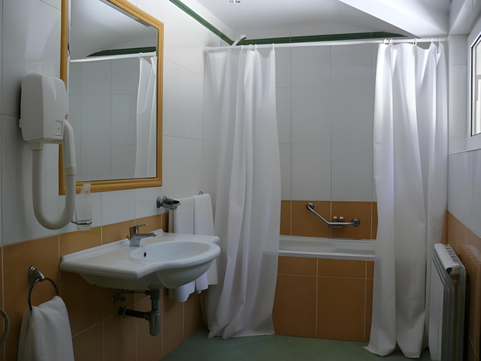 Bathroom 4, Family Park Hotel Kyoshkove, Preslav