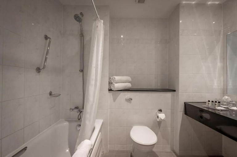 Bathroom, Hotel Woodstock Ennis