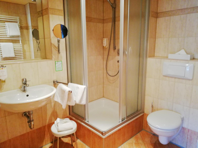 Bathroom 4, Parkhotel Bad Schandau - direkt an der Elbe, Sächsische Schweiz-Osterzgebirge