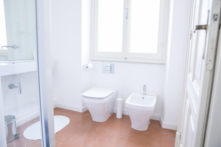 Bathroom 3, B&B Angioy 18, Cagliari