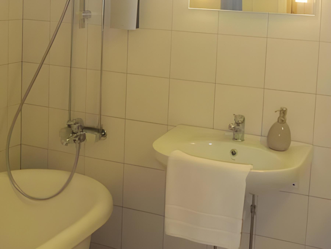 Bathroom 5, Anno 1793 Sekelgården Hotel, Ystad