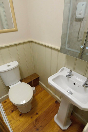 Bathroom, Church Cottage, Devon