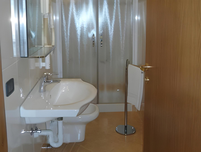 Bathroom 4, Hotel La Soldanella, Trento