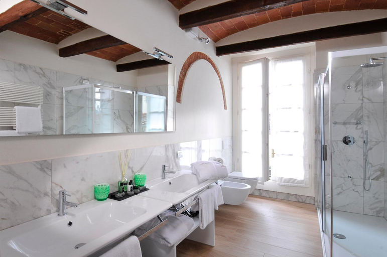 Others 5, Canto degli Aranci, Florence