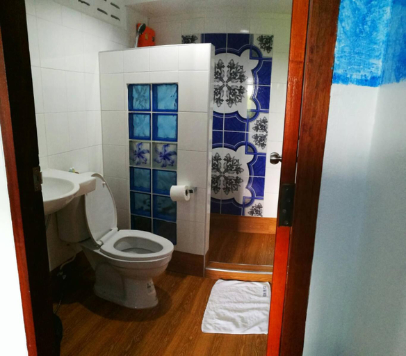 Bathroom 4, Room for you, Lak Si