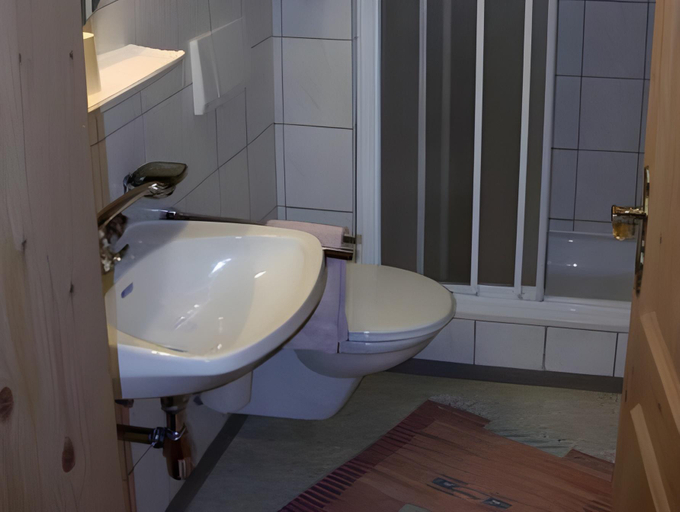 Bathroom 2, Alkira, Landeck