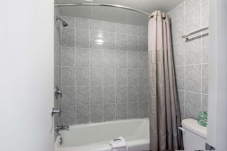 Bathroom 3, Motel 6 Glassboro, NJ - Rowan University, Gloucester