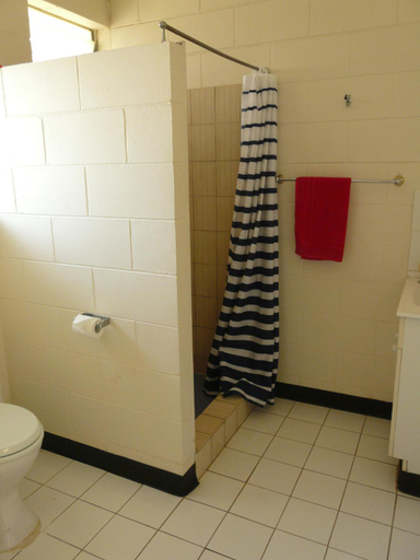 Bathroom, Chillagoe Cockatoo Hotel Motel, Mareeba