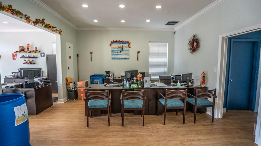 Food & Drinks 2, Barefoot Suite Condos Close To The Parks, Osceola