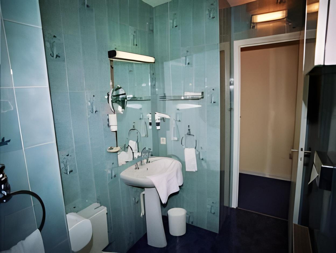 Bathroom 3, Hotel Ker Vennaik, Finistère