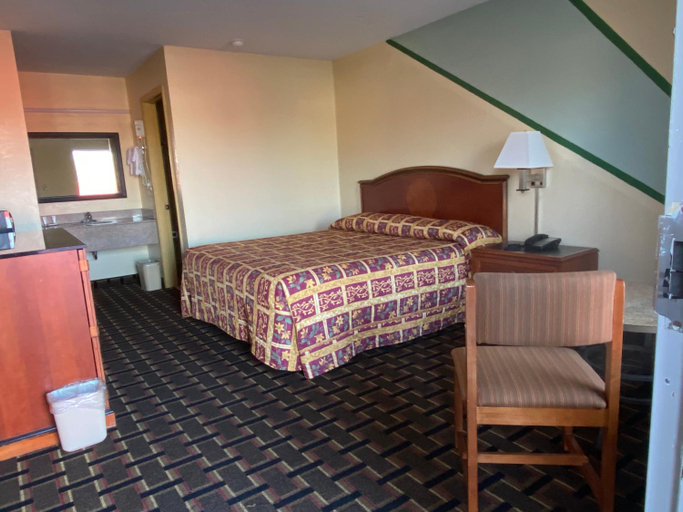 Bedroom 5, Best Inn, Columbia
