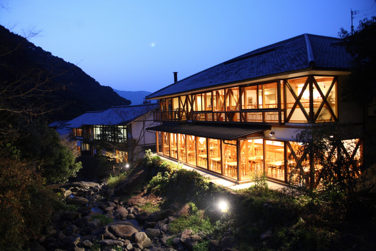 Exterior & Views