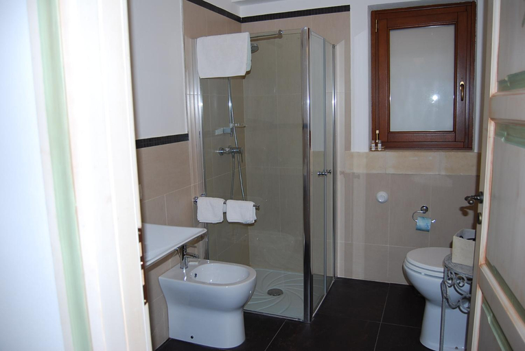 Bathroom 3, Silva Suri, Ragusa
