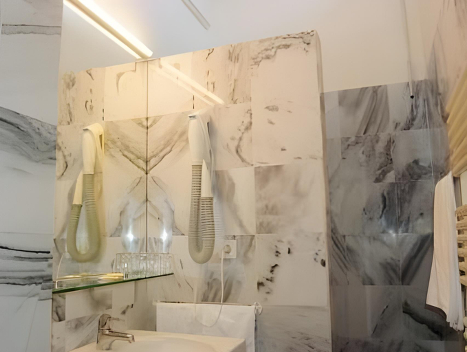 Bathroom 3, Parkhotel zur Linde, Bolzano