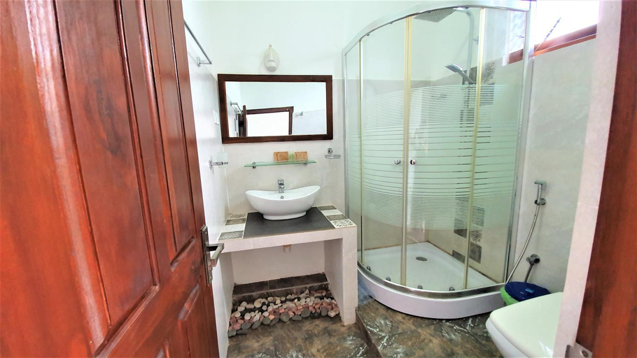 Bathroom 3, Dhammika Magic Palace, Kalutara
