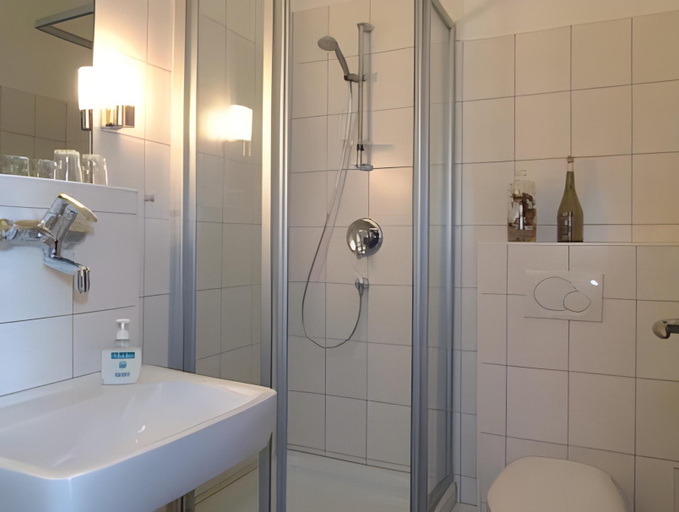 Bathroom 3, Restaurant & Hotel Wismar, Nordwestmecklenburg