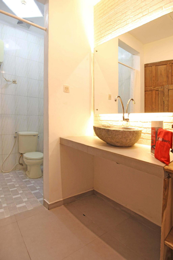 Bathroom 10