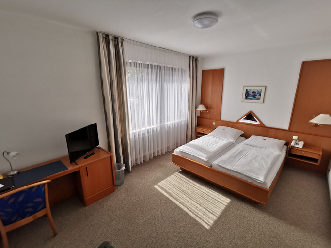 Bedroom 2, Hotel Römerhof, Straubing