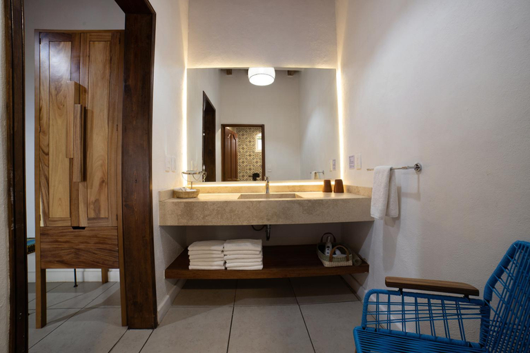 Bathroom 2, NaNa Vida Hotel Oaxaca, Del Centro